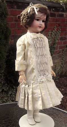 Beautiful Large Armand Marseille Germany 390n Doll / Puppe 25" tall c1900s Porcelain Dolls Value, Antique Porcelain Dolls, Doll Room, Antique Doll Dress, Haunted Dolls, Victorian Dolls, French Dolls, German Dolls, Doll Costume