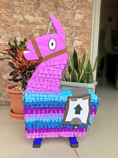 Loot Llama Pinata, Fortnite Llama Pinata, Fortnite Birthday Decor, Fornite Birthday Theme, Fornite Party Ideas, Fortnite Pinata, Fortnite Decorations, Neice Birthday, Fortnight Birthday