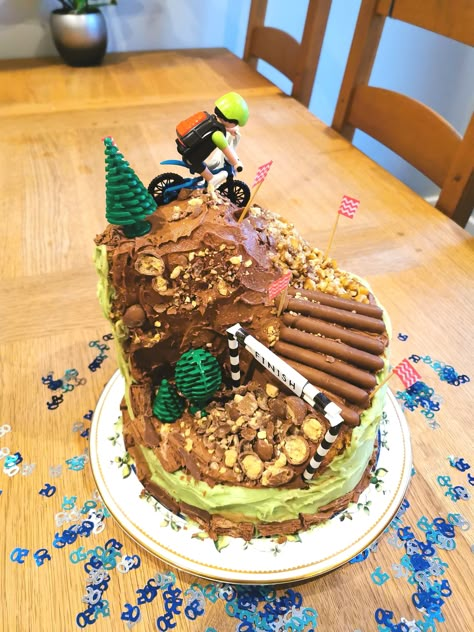 Mountain Bike Birthday Cake, Mountain Biking Birthday Cake, Mtb Cake Ideas, Mountain Biking Birthday Party, Mountain Bike Party Ideas, Mountain Biking Cake, Mountain Bike Cake Ideas, Cake Bike, Bike Birthday Cake