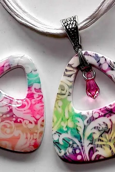 Clever Batik Effect Polymer Clay Tutorial Using Alcohol Inks | How Javanese Batik is Made Polymer Clay Free Tutorials, Polymer Clay Marbling Techniques, Polymer Clay Alcohol Ink Tutorial, Clay Pendants Diy, Alcohol Ink On Polymer Clay, Alcohol Ink Polymer Clay Earrings, Clay Doh, Painting Polymer Clay, Polymer Clay Earrings Diy Tutorials