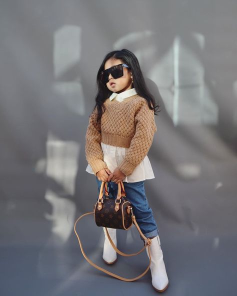 Jyotika Rai Rana ☀🌼 no Instagram: “@novakids by @fashionnova #fashionnovepartners Joy wearing her cute “mini i adore you jumper in mocha from @novakids finishing the look…” Kids Fashion Magazine, Kids Fall Outfits, Kids Winter Fashion, Girl Fashion Style, Fashion Baby Girl Outfits, Toddler Hairstyles Girl, Kid Clothes, Chunky Knit Sweater