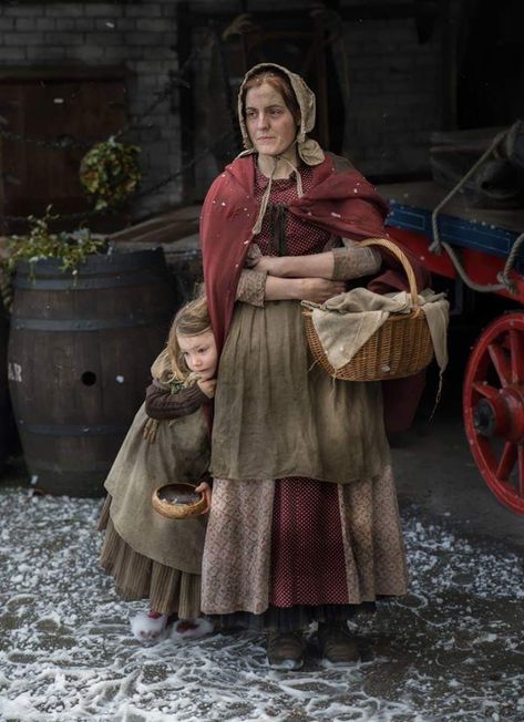 Victorian Commoner Clothing, 1800s Fashion Poor, Poor Clothes, 1500s Fashion, Medieval People, Peasant Clothing, Victorian Era Fashion, 동화 삽화, Victorian London