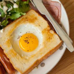 Bird's Nest (Eggs and Toast) Breakfast Ideas With Bread, Egg In A Hole, Summer Breakfast, Breakfast And Brunch, What's For Breakfast, Incredible Recipes, Egg Breakfast, Breakfast Bake, Toast Recipes