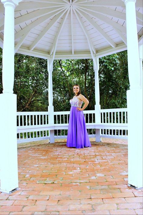 Gazebo Poses Picture Ideas, Prom Photos Ideas, Prom Pictures Ideas, Hoco Photos, Gazebo Pictures, Date Pics, Prom Pic Ideas, Prom Picture Ideas, Formal Photos