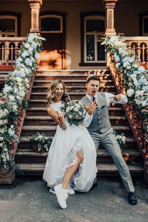 Bride Sneakers, Wedding Picture Poses, Pro Athletes, Bridal Separates, Cute Wedding Dress, Soccer Stars, Wedding Photos Poses, Dream Wedding Ideas Dresses, Cute Wedding Ideas