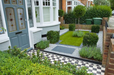 Go for all evergreen for a look that’s low maintenance and green all year round. Garden design by The Garden Builders. Small Garden Front Yard, Garden Design Ideas Uk, Small Front Garden, Small Front Garden Ideas, Victorian Front Garden, Front Garden Ideas, Garden Ideas Uk, Small Front Gardens, Urban Garden Design