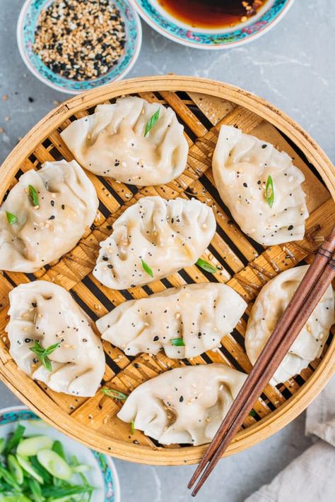 Tofu Dumplings, Vegetarian Plan, Vegetarian Dumplings, Veggie Dumplings, Vegetarian Dumpling, Dumpling Recipes, Momos Recipe, Vegan Dumplings, Vegetable Dumplings