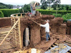 Cob Home, Cob Wall, Cob Building, Earth Bag Homes, Straw Bale House, Earthship Home, Mud House, Natural Homes, Adobe House