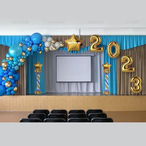 Prom Party Ideas, Farewell Decorations, Prom Backdrops, Promotion Decoration, Outdoor Graduation, White Wedding Decorations, Boy Birthday Decorations, Graduation Crafts, Graduation Party Centerpieces