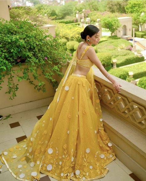 Dress For Pool Party, Haldi Bridal Outfit, Sunaina Khera, भारतीय दुल्हन संबंधी, Haldi Dress, Haldi Outfits, Indian Wedding Gowns, Latest Bridal Lehenga, Trendy Outfits Indian