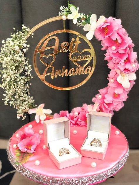 Engagement Plater Ideas, Ring Plate Decoration Engagement, Ring Platter Engagement Handmade, Handmade Engagement Ring Platter, Engagement Rings Platter, Engagement Thali, Engagement Platter, Diy Engagement Ring, Wedding Photography Poses Bridal Party