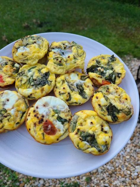 Caprese Egg Bites | Foodtalk Lofthouse Cookie Recipe, Banana Cinnamon Muffins, Stir Fry With Egg, Parsnip Fries, Breaded Mushrooms, Chives Recipe, Pasta Chips, Tomatoes Mozzarella, Egg Bites Recipe