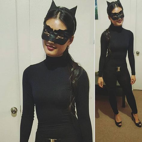 Diy Catwoman Costume, Catwoman Halloween, Catwoman Halloween Costume, College Halloween Costume Ideas, College Halloween Costume, Movie Halloween Costumes, Best Couples Costumes, The Metamorphosis, Popular Costumes