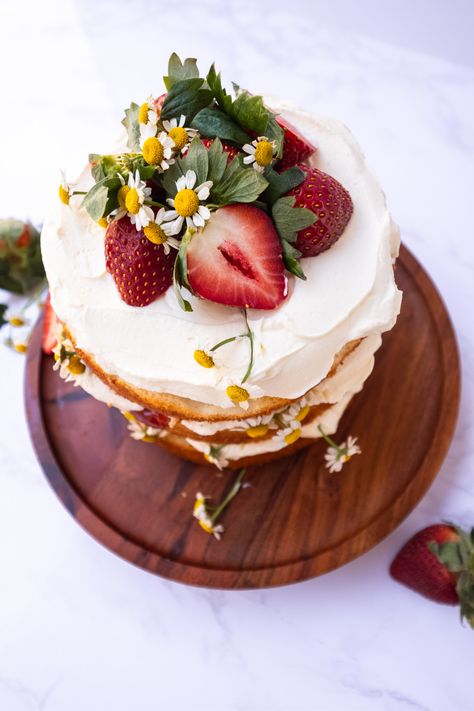 Vanilla cake layers with strawberry jam and a delicious, whipped cream decorated with fresh strawberries and chamomile flowers Cake Layers, Decorated Cakes, Fresh Strawberries, Chamomile Flowers, Strawberry Jam, Fresh Strawberry, Flower Cake, Strawberry Shortcake, Layer Cake