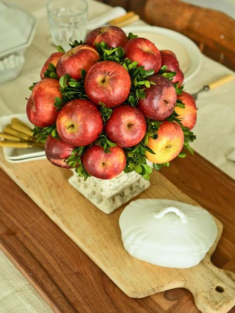 Make an Autumnal Apple Topiary Centerpiece : Decorating : Home & Garden Television Diy Thanksgiving Centerpieces, Apple Centerpieces, Topiary Centerpieces, Edible Centerpieces, Thanksgiving Entertaining, Thanksgiving Decorations Diy, Apple Decorations, Simple Centerpieces, Diy Thanksgiving