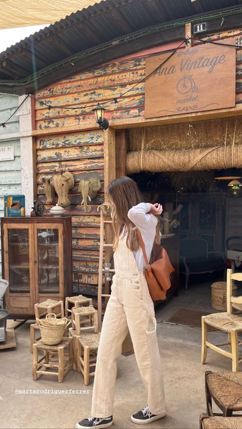 Cream Overalls Outfit, Hippie Office Outfit, Beige Overalls, Dungaree Outfit, European Girl, Winter Fall Outfits, Overall Outfit, Overalls Outfit, Casual Chic Outfits