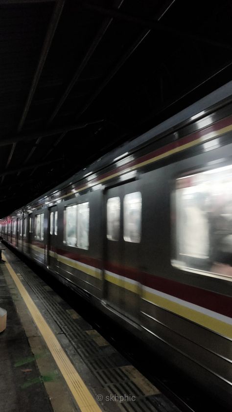 Vintage Train Aesthetic, Aesthetic Train, Train Aesthetic, Train Platform, Pretty Phone Wallpaper, Vintage Train, Bus Driver, The Platform, Be Careful