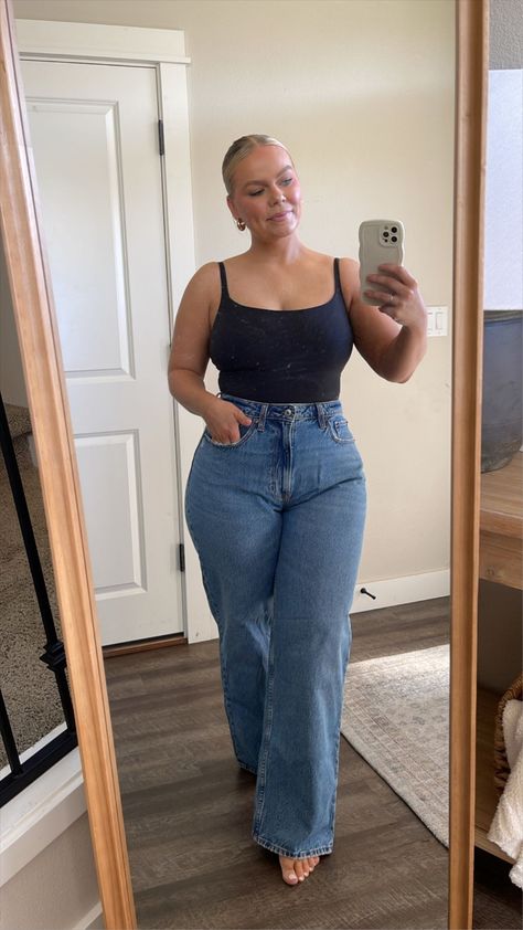 Curve Love High Rise Loose Jean curated on LTK Plus Size Light Wash Jeans Outfit, Cute Jean Summer Outfits, Size 12 Jeans Outfit, Outfit For Hourglass Shape, Plus Size Straight Leg Jeans Outfits, Size 14/16 Outfit Ideas, Straight Jean Outfits, Curvy Jeans Outfit, Curve Outfits Plus Size