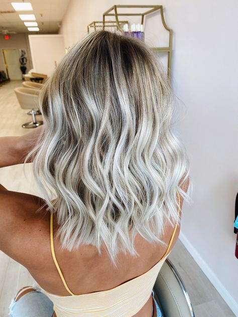 Ice Blonde Hair Balayage, Icy Blonde With Lowlights, Grey Blonde Balayage, Blonde Highlights Medium Length Hair, Medium Length Blonde Balayage, Silver Blonde Balayage, Blonde With Root Smudge, Medium Length Balayage, Ice Blonde Balayage