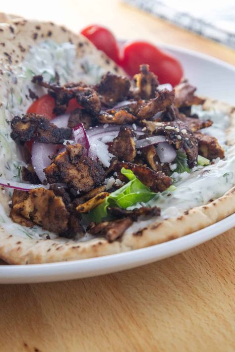 Pita with a plant based tzatziki made with this vegan gyro recipe Tofu Gyros, Vegan Gyros Recipe, Vegan Gyros, Vegan Ribs, Tofu Recipes Easy, Tofu Steak, Gyro Recipe, Tofu Vegan, Meatless Meal