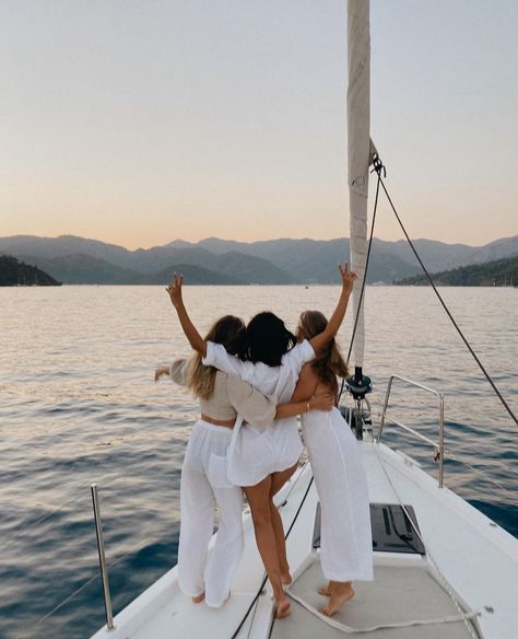 Vision Board Themes, Vision Board Pics, Friend Vacation, Manifesting Vision Board, Elevate Your Life, Vision Board Photos, Leveling Up, Yacht Party, Vision Board Pictures