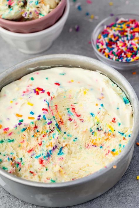 Funfetti Cake Batter Ice Cream - Crazy for Crust Funfetti Desserts, Cold Stone Cakes, Funfetti Ice Cream, Funfetti Recipes, Birthday Cake Batter, Kitchen Aid Ice Cream Recipes, Kitchen Aid Ice Cream, Birthday Cake Ice Cream, Cake Batter Ice Cream