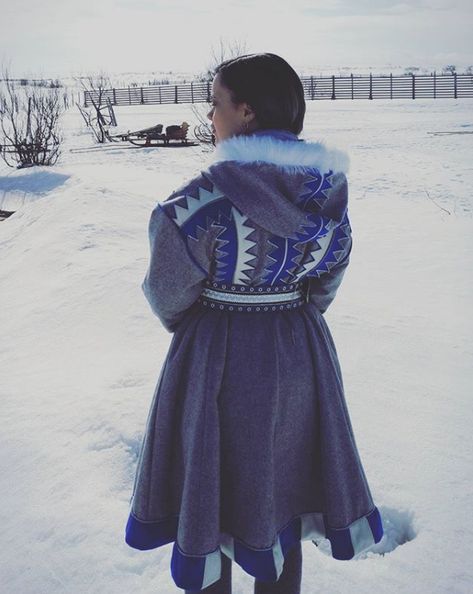 sapmi, saamelainen, saami, sami girl, sami woman, lappland, finland, arctic indigenous, sami people, uralic, finno-ugric people Siberian Indigenous Clothing, Saami Traditional Clothing, Indigenous Winter Clothing, Inuit Fashion, Lappland Finland, Sami Clothing, Finland Culture, Nordic Clothing, Swedish Dress