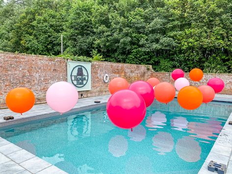 Balloons In A Pool, Big Party Balloons, Ballon’s In Pool, Balloons In Pool Decor, Balloons In Pool, Pool Party Balloons, Pool Balloons, 22 Bday, Seniors 2024