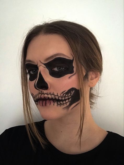 halloween makeup, ahs, black and white, easy, skull, american horror story Skull Makeup American Horror Story, Tate Skull Makeup Easy, American Horror Story Skull Makeup, Black Halloween Makeup Easy, Black And White Skull Makeup, Easy Halloween Makeup Skull, Ahs Skeleton Makeup, Halloween Makeup Black And White, Ahs Costumes Halloween