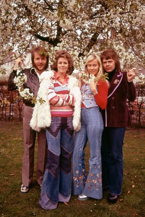 In April 1974, Abba won the Eurovision song contest in Brighton, England, wearing silver boots. These are their dress-down flares. Abba Outfits, Frida Abba, Abba Costumes, Musica Disco, First Ladies, Estilo Hippy, Mode Hippie, 70s Inspired Fashion, 70s Aesthetic