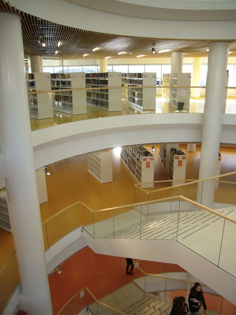 Here's an insight of the wonderful Turin University Campus by Norman Foster, english architecht. #archivicompattabili  More on www.latecnica.trentino.it Turin University, Norman Foster, Medical University, University Campus, Med School, Law School, Turin, Loft Bed, The Fosters