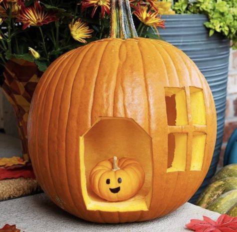 🧡🧡🧡 Pumpkin Carving House, Halloween Date Ideas, Pumpkin Carving Idea, Cute Pumpkin Carving, Halloween Date, Pumkin Carving, Halloween Pumpkin Carving Stencils, Creative Pumpkin Carving, Easy Pumpkin Carving