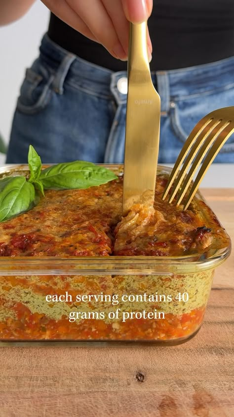 This high-protein vegan lasagna is the perfect meal prep recipe! Packed with 40 g of protein per serving, it’s healthy, plant-based, and absolutely delicious. A great option for a comforting vegan dinner or lunch! #veganrecipes #mealprep #highprotein High Protein Low Carb Plant Based Meals, Food Prep Vegetarian, Meal Prep Vegetarian High Protein, Good Vegan Meals, Healthy Vegan Comfort Food, Meal Inspo Dinner, Vegan Protein Lunch Ideas, Hi Protein Dinners, Plant Protein Meals