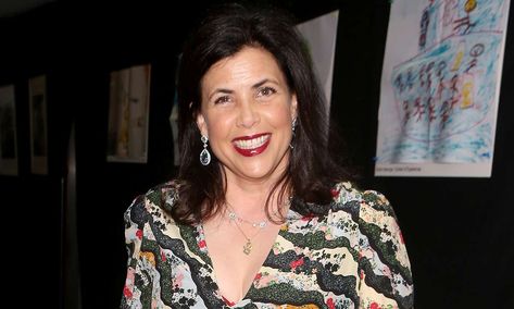 Location, Location, Location presenter Kirstie Allsopp has advised her Twitter followers to avoid painting rooms in their home grey Kirstie Allsopp House, Kirstie Allsopp, Painting Rooms, Grey Painted Walls, Ideal Home Magazine, Eco Cleaning, Off White Paints, Decorating Advice, Twitter Followers