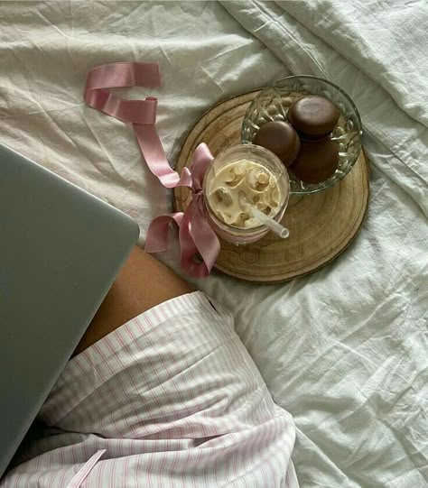 Romanticising Life Aesthetic, Peaceful Life Aesthetic, Off Duty Ballerina, Romanticing Life, Romanticizing Your Life, Girl Activities, Self Kindness, Instastories Ideas, Light Pink Aesthetic