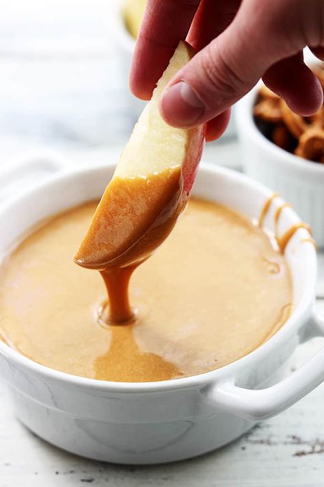 3 Ingredient Caramel Fondue (slow cooker or microwave) - Creme De La Crumb Crockpot Fondue, Caramel Fondue, Fondue Dip, Soft Caramels, Slow Cooker Recipes Dessert, Caramel Dip, Fondue Party, Slow Cooker Apples, Best Crockpot Recipes