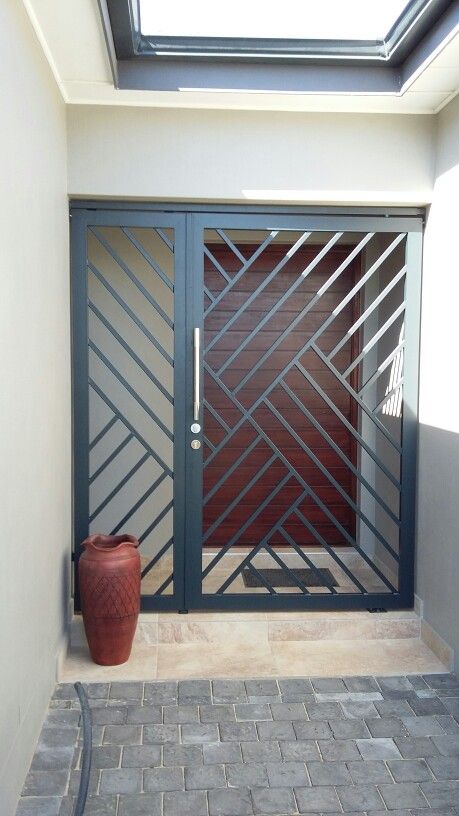 Front door gate Front Door Grill Gate Design, Grill Front Door Design, House Front Gate Grill Design, Grills Gate Design, Metal Front Door Ideas Entrance, Front Gate Decor, Iron Door Grill Design, Grill Entrance Door, Grilled Door Design