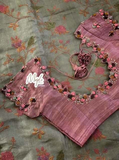 Wedding Blouses, Blouse Maggam Work, Dresses Couture, Blouse Designs Catalogue, Maggam Work Blouse, Latest Blouse Designs Pattern, Blouse Designer, Kids Blouse Designs, Wedding Saree Blouse Designs