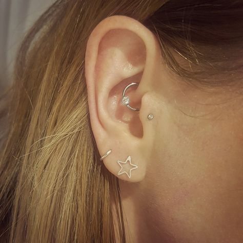 Tragus piercing, daith piercing and double lobe piercing combo Daith And Tragus Piercing Combo, Tragus Daith Piercing, Daith Tragus Piercing, Daith And Tragus Piercing, Tragus And Daith Piercing, Daith And Tragus, Double Tragus, Double Lobe Piercing, Piercing Inspiration