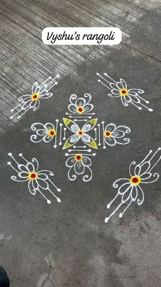 Line Rangoli Design, Dot Rangoli Patterns Simple, South Indian Rangoli, Muggu Borders, Side Border Rangoli Designs, Simple Muggulu Designs, Design Muggulu, Sankranti Muggulu, Simple Rangoli With Dots