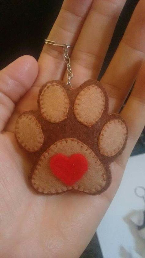 Felt Patterns Free, Felt Crafts Flowers, Halloween Felt Crafts, Felt Dog Ornament, Felt Keyring, Diy Felt Christmas Ornaments, Felt Crafts Patterns, Felt Crafts Christmas, Cute Sewing Projects