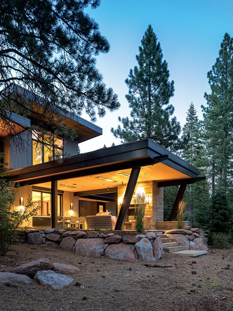 House On River Bank, Mountain Modern Home Exterior, Modern Mountain Home Exterior, Modern Mountain House Plans, Modern Mountain Cabin, Mountain House Ideas, Mountain View Home, Modern Mountain House, Mountain Home Exterior