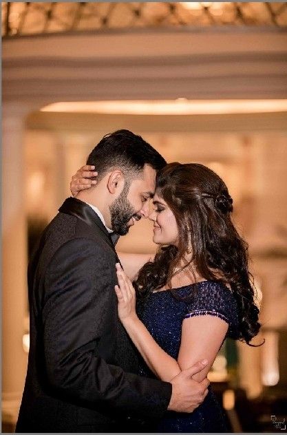 Reception Photoshoot Bride, Indian Reception Poses, Sangeet Poses For Bride And Groom, Reseption Pose Couple, Bride Ring Ceremony Pose, Couple Poses In Wedding, Reception Copul Pose, Wedding Reception Photoshoot, Bride Engagement Poses