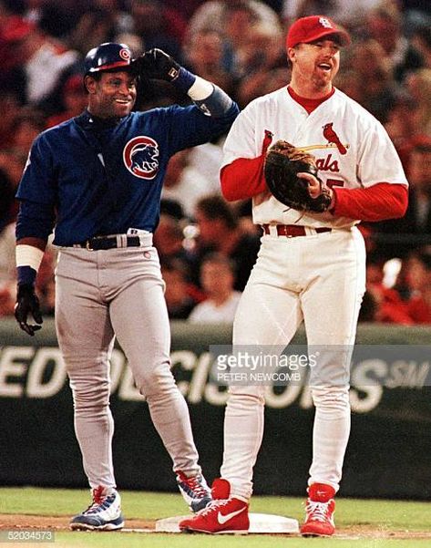 Sammy Sosa, Mark Mcgwire, Baseball Photos, Mlb Players, Sports Memes, Pro Sports, Big Mac, National League, Sports Photos