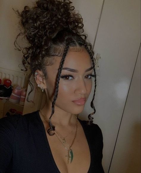 Dyed Curly Hair, Mixed Curly Hair, Curly Hair Videos, Cute Curly Hairstyles, Curly Hair Styles Easy, Hairdos For Curly Hair, Natural Curls Hairstyles, Natural Hair Styles Easy, Hair Stylies