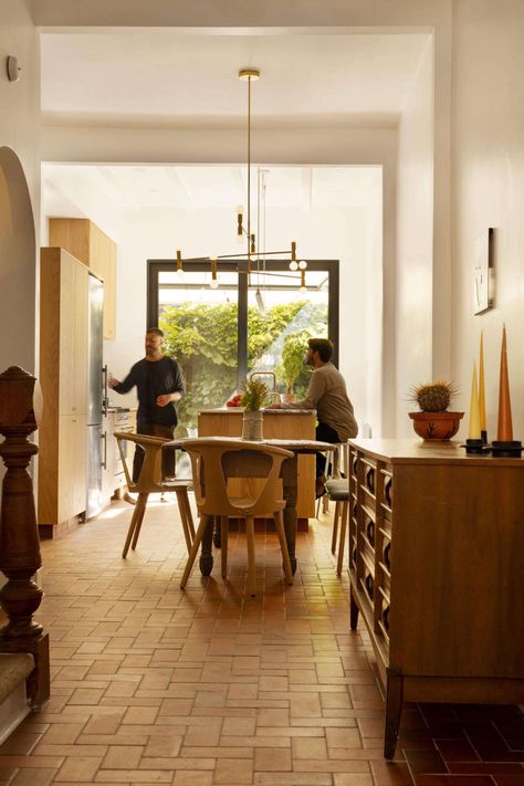 Meeting Room Design, Wassily Chair, Orange Curtains, Ikea Finds, Victorian Townhouse, Earth Design, White Marble Countertops, Simple Living Room, Bubble Lamps