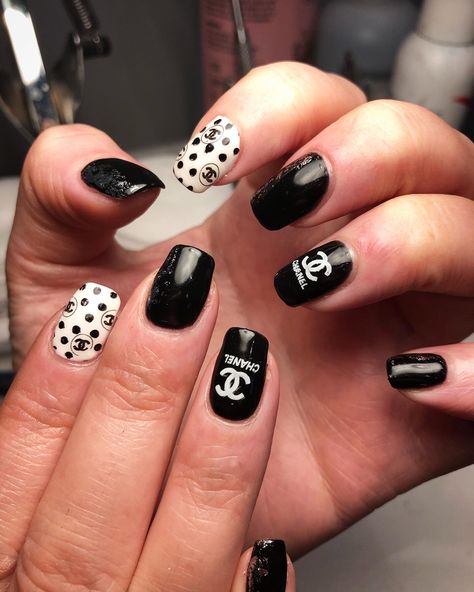 Themed Nails, Chanel Black And White, Nails 2020, Chanel Black, Fashion Nails, Nail Designs, Chanel, Nail Art, Black White