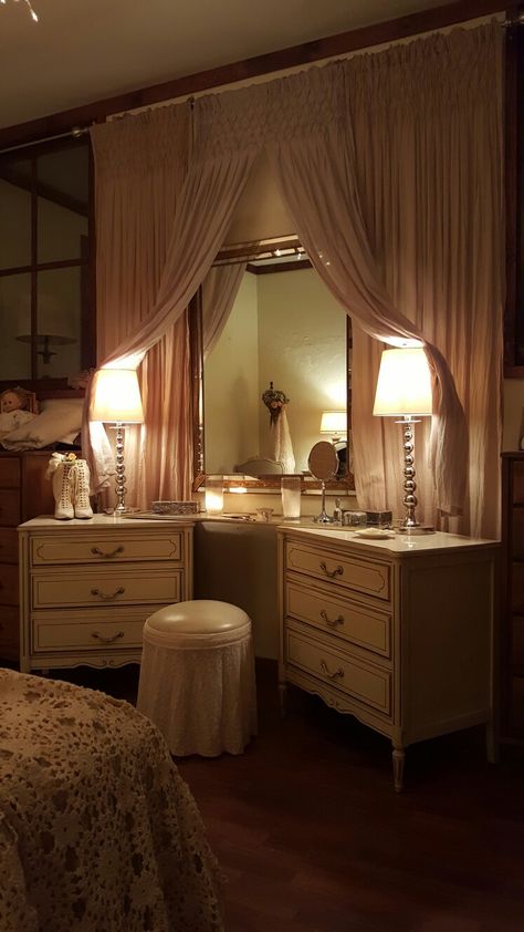 DIY Vanity from 2 nightstands Diy Projects Wood, Wood Working Ideas, Pins Ideas, Chic Bedding, Beautiful Bedroom, Apartment Decor Inspiration, Dreamy Room, Dream Room Inspiration, Room Makeover Inspiration