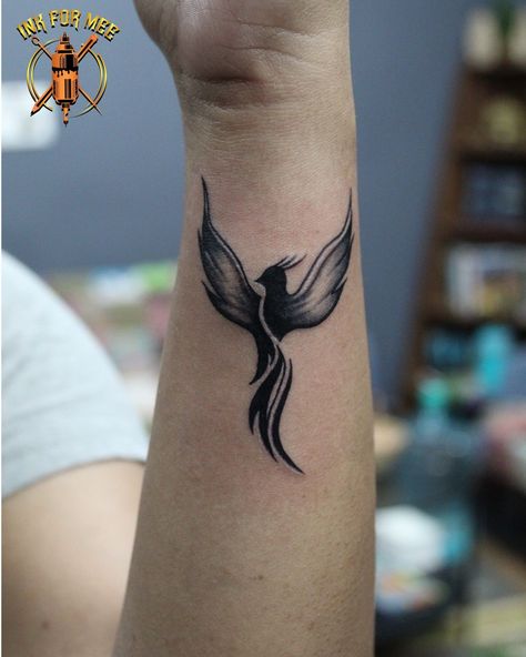 Tattoos For Women Feather, Pheonix Tattoo Male, Small Hand Tattoos For Women, Feather Hip Tattoos, Phoenix Tattoo Sleeve, Tattoo Machine Art, Tattoos Feather, Tattoo Fe, Red Tattoo Ideas