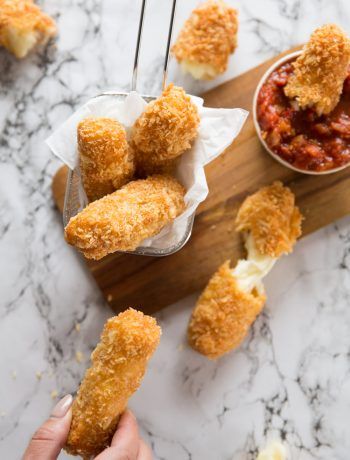 Cheese Fingers, Haloumi Recipes, Halloumi Fries, Fries Cheese, Oven Baked Chicken Tenders, Crispy Oven Baked Chicken, Baked Chicken Tenders, Greek Recipes, Appetizers Easy